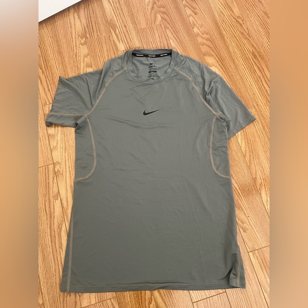Nike Men’s Dri-FIT Grey Short-Sleeve Training Shirt